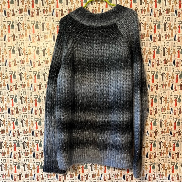 NW Old Navy sweater 🖤 - Picture 3 of 5